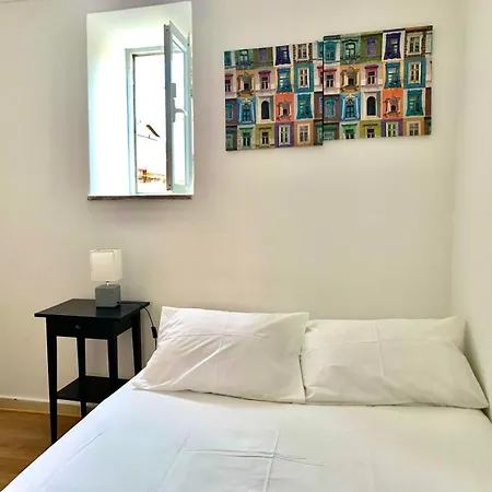 Downtown Apartment *